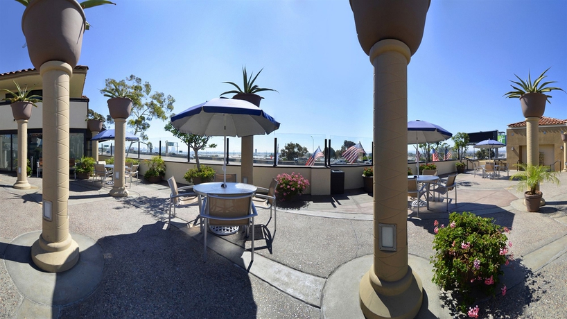 Imagen de los exteriores del Hotel Holiday Inn Express San Diego Airport - Old Town, An Ihg. Foto 11