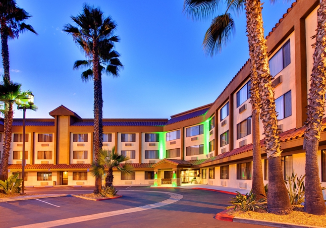 Imagen de los exteriores del Hotel Holiday Inn Express San Diego - La Mesa, An Ihg. Foto 8