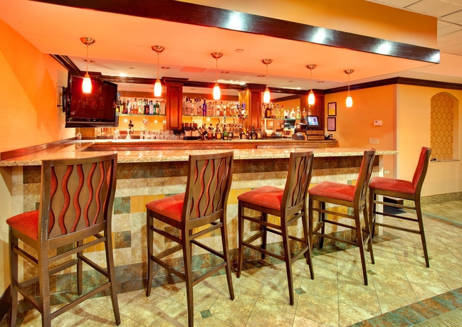 Imagen del bar/restaurante del Hotel Holiday Inn Express San Diego - La Mesa, An Ihg. Foto 5