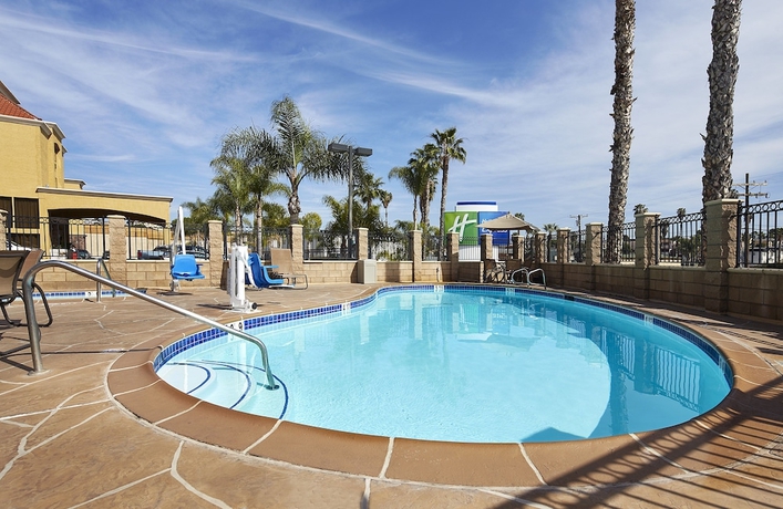 Imagen de la piscina del Hotel Holiday Inn Express San Diego South - National City, An Ihg. Foto 19