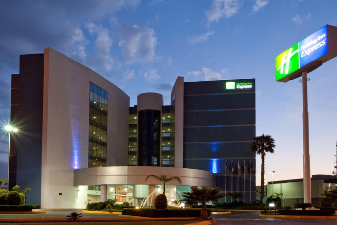 Imagen de los exteriores del Hotel Holiday Inn Express San Luis Potosi. Foto 7