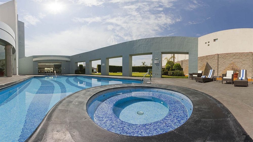 Imagen de los exteriores del Hotel Holiday Inn Express San Luis Potosi. Foto 8