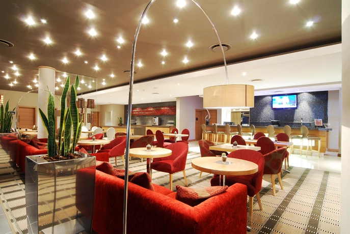 Imagen de los interiores del Hotel Holiday Inn Express Sandton Woodmead, An Ihg. Foto 11