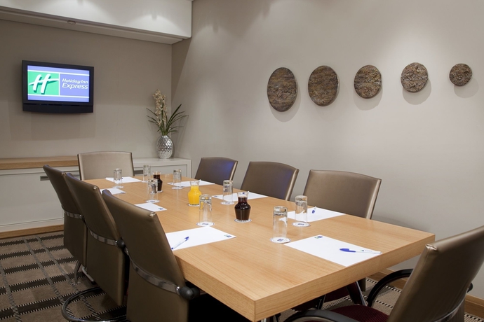 Imagen de los interiores del Hotel Holiday Inn Express Sandton Woodmead, An Ihg. Foto 12