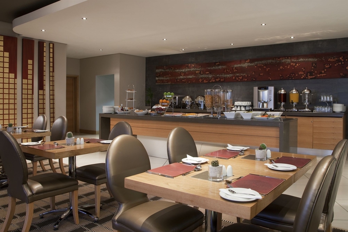 Imagen del bar/restaurante del Hotel Holiday Inn Express Sandton Woodmead, An Ihg. Foto 5