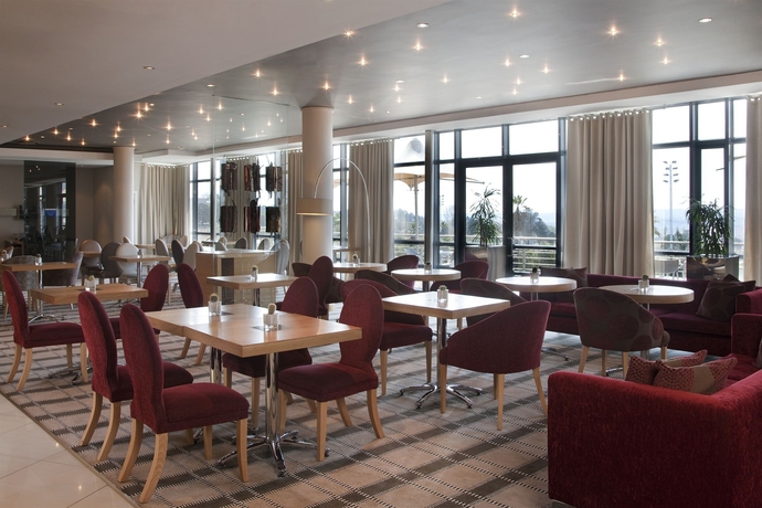 Imagen del bar/restaurante del Hotel Holiday Inn Express Sandton Woodmead, An Ihg. Foto 6
