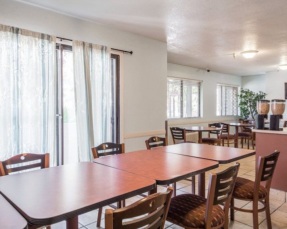 Imagen del bar/restaurante del Hotel Holiday Inn Express Santa Rosa North, An Ihg. Foto 4