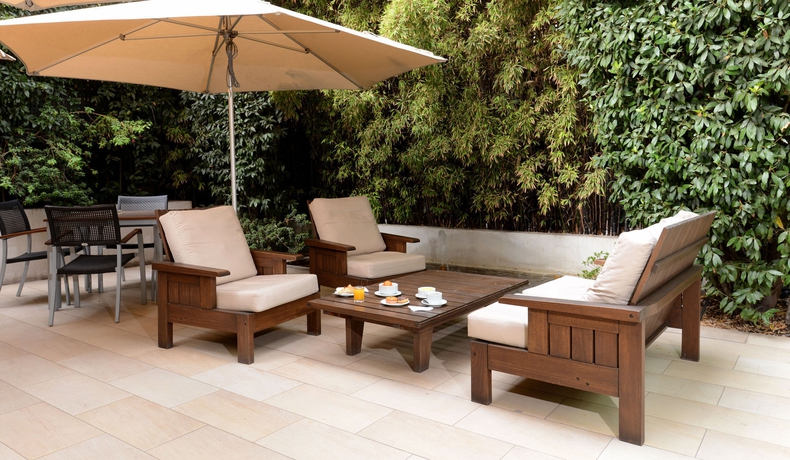 Imagen de los exteriores del Hotel Holiday Inn Express Santiago Las Condes. Foto 11