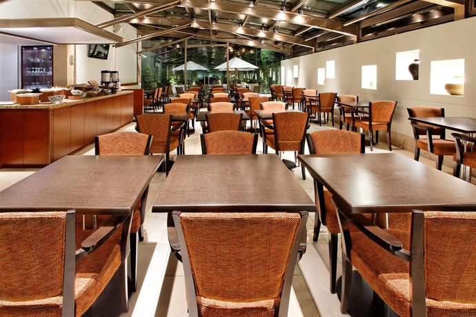 Imagen del bar/restaurante del Hotel Holiday Inn Express Santiago Las Condes. Foto 4