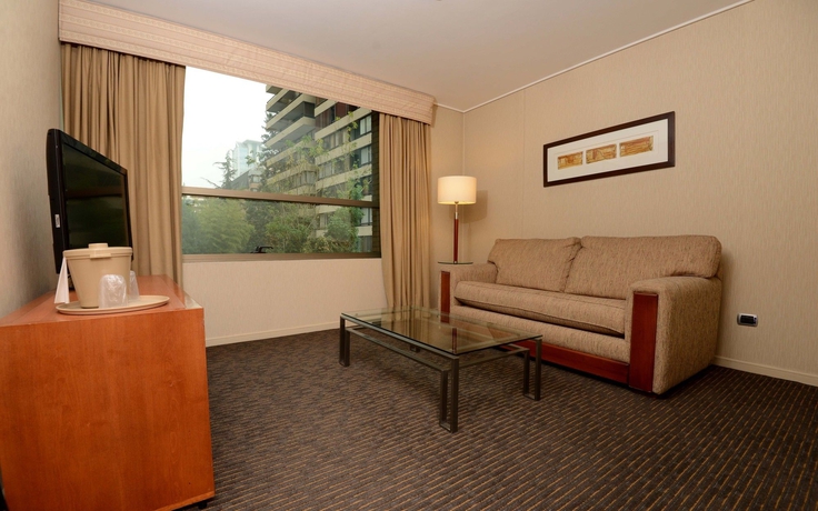 Imagen de los interiores del Hotel Holiday Inn Express Santiago Las Condes. Foto 16
