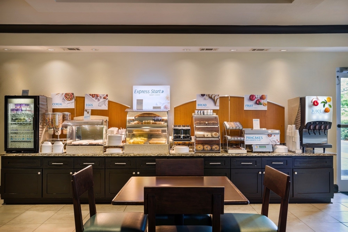 Imagen del bar/restaurante del Hotel Holiday Inn Express Savannah - Midtown. Foto 3