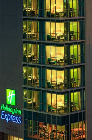 Imagen de los exteriores del Hotel Holiday Inn Express Semarang Simpang Lima, An Ihg. Foto 7