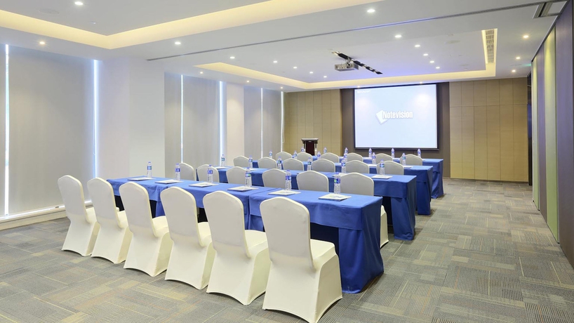 Imagen de los interiores del Hotel Holiday Inn Express Shanghai Gongkang, An Ihg. Foto 13