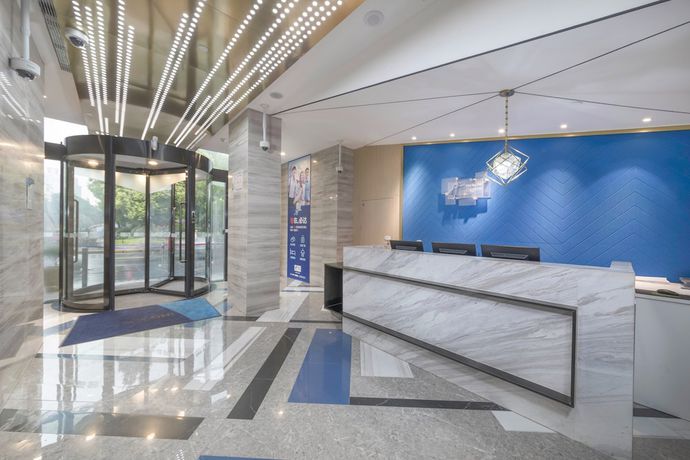 Imagen de los interiores del Hotel Holiday Inn Express Shanghai Gubei. Foto 19