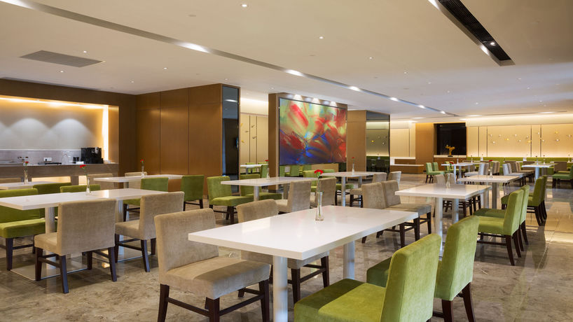 Imagen del bar/restaurante del Hotel Holiday Inn Express Shanghai New Jinqiao, An Ihg. Foto 4