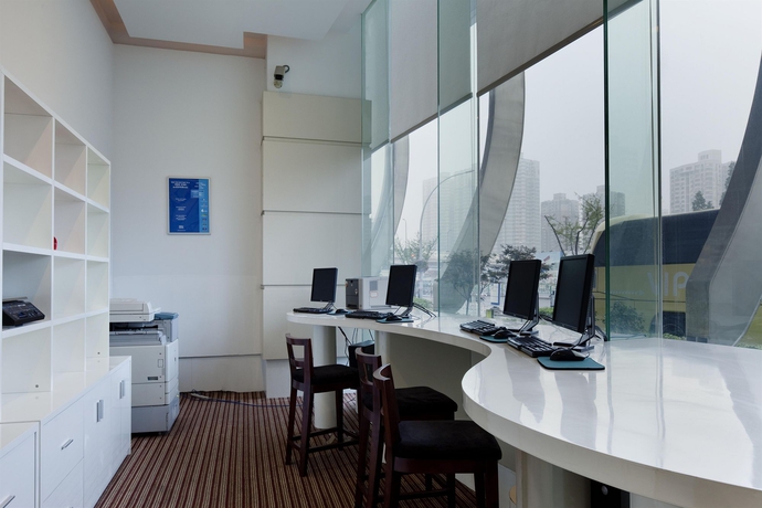 Imagen de los interiores del Hotel Holiday Inn Express Shanghai Zhabei, An Ihg. Foto 9