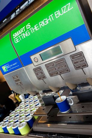 Imagen del bar/restaurante del Hotel Holiday Inn Express Singapore Katong. Foto 2