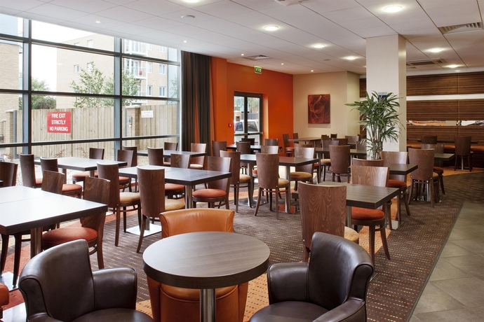 Imagen del bar/restaurante del Hotel Holiday Inn Express Slough, An Ihg. Foto 3