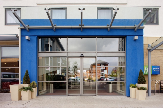 Imagen de los exteriores del Hotel Holiday Inn Express Slough, An Ihg. Foto 12