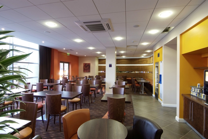 Imagen del bar/restaurante del Hotel Holiday Inn Express Slough, An Ihg. Foto 5