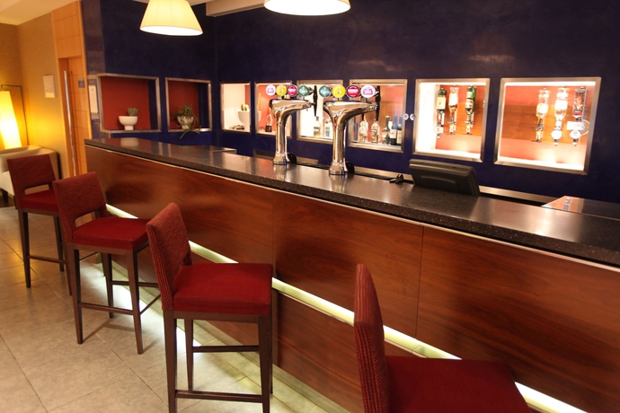 Imagen del bar/restaurante del Hotel Holiday Inn Express Southampton M27 Jct7, An Ihg. Foto 6