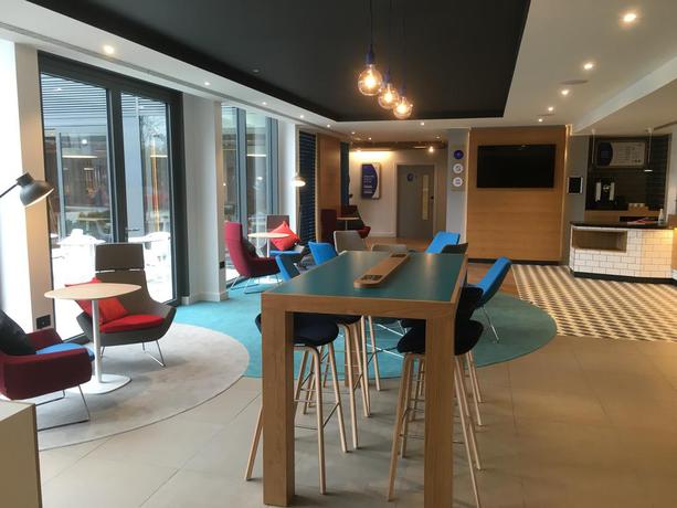 Imagen de los interiores del Hotel Holiday Inn Express St. Albans - M25, Jct.22, An Ihg. Foto 8