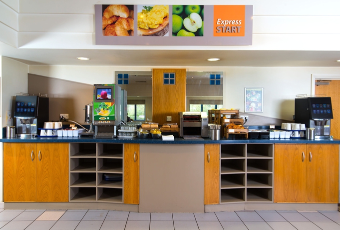 Imagen del bar/restaurante del Hotel Holiday Inn Express Stafford M6, Jct.13. Foto 8