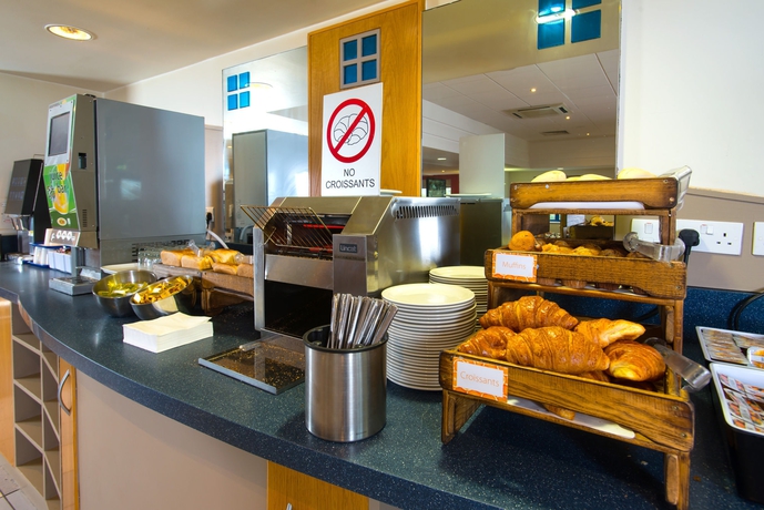 Imagen del bar/restaurante del Hotel Holiday Inn Express Stafford M6, Jct.13. Foto 9