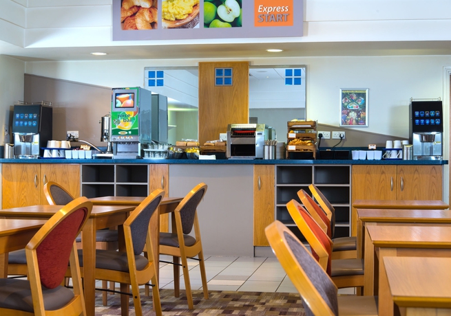 Imagen del bar/restaurante del Hotel Holiday Inn Express Stafford M6, Jct.13. Foto 10