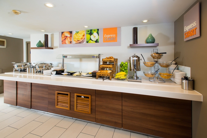 Imagen del bar/restaurante del Hotel Holiday Inn Express Stirling, An Ihg. Foto 7