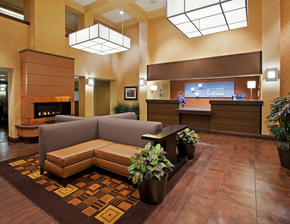 Imagen de los interiores del Hotel Holiday Inn Express Suites Belmont, An Ihg. Foto 14