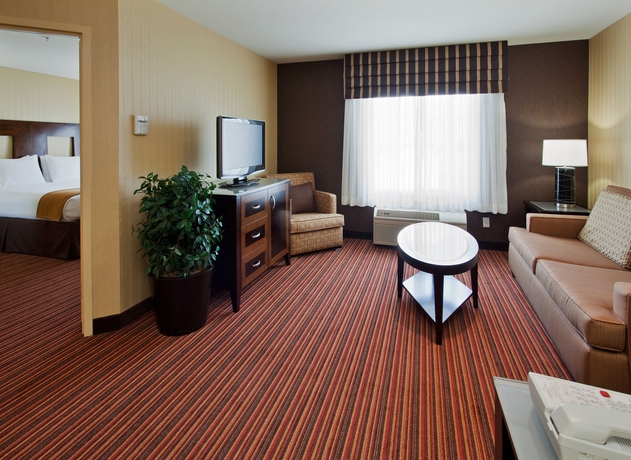 Imagen de los interiores del Hotel Holiday Inn Express Suites Belmont, An Ihg. Foto 15
