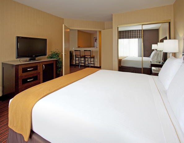 Imagen de la habitación del Hotel Holiday Inn Express Suites Belmont, An Ihg. Foto 4