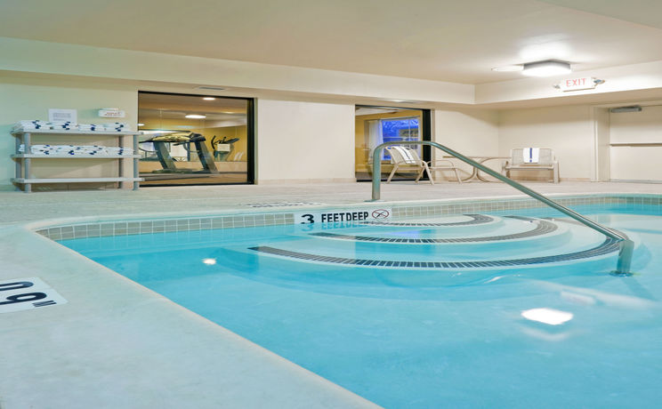 Imagen de la piscina del Hotel Holiday Inn Express Suites Clifton Park. Foto 15