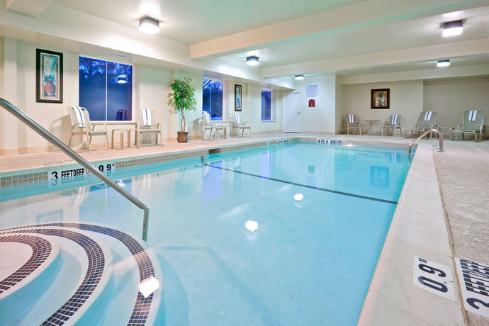 Imagen de la piscina del Hotel Holiday Inn Express Suites Clifton Park. Foto 16