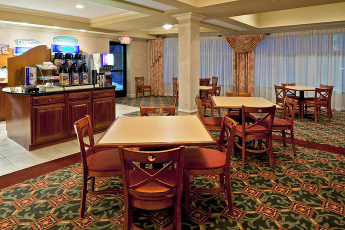 Imagen del bar/restaurante del Hotel Holiday Inn Express Suites Clifton Park. Foto 3