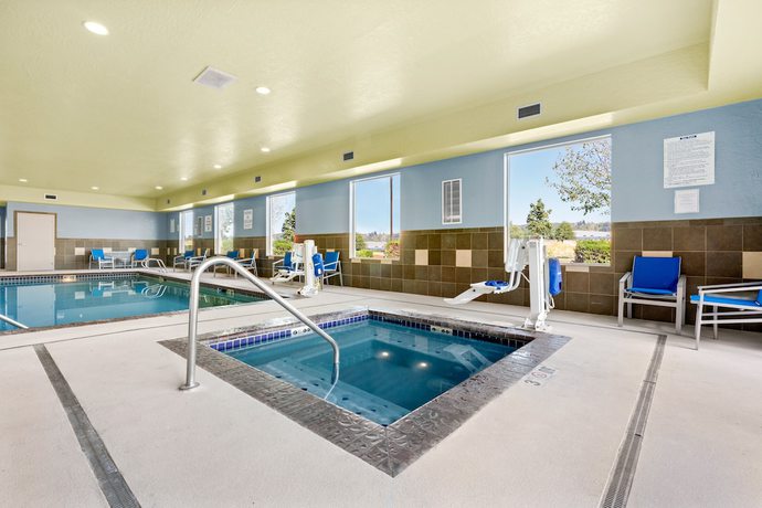 Imagen de la piscina del Hotel Holiday Inn Express Suites Sumner, an IHG. Foto 18