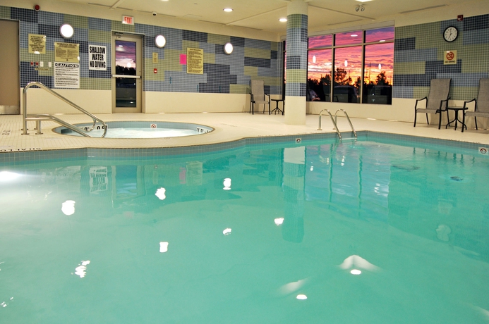 Imagen de la piscina del Hotel Holiday Inn Express Suites Vaughan Southwest. Foto 14