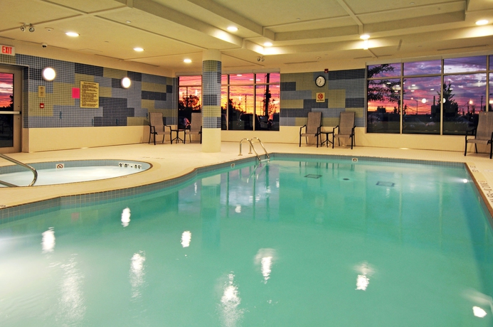 Imagen de la piscina del Hotel Holiday Inn Express Suites Vaughan Southwest. Foto 15