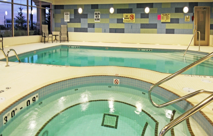 Imagen de la piscina del Hotel Holiday Inn Express Suites Vaughan Southwest. Foto 16