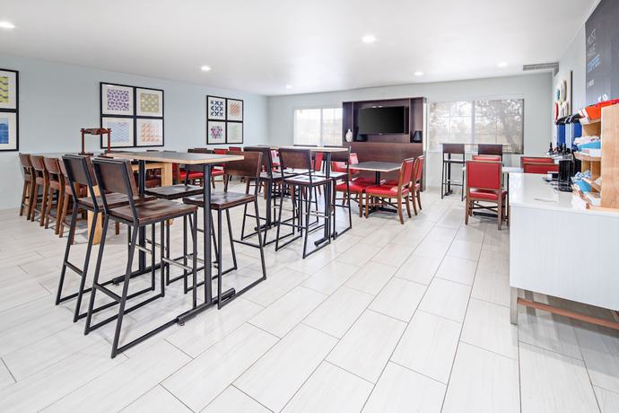 Imagen del bar/restaurante del Hotel Holiday Inn Express Suites Watsonville, An Ihg. Foto 5