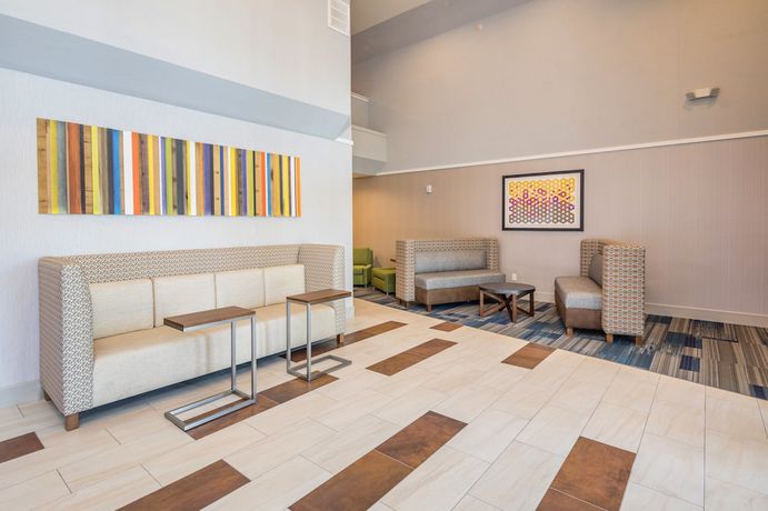 Imagen de los interiores del Hotel Holiday Inn Express Sunnyvale - Silicon Valley, an IHG. Foto 17