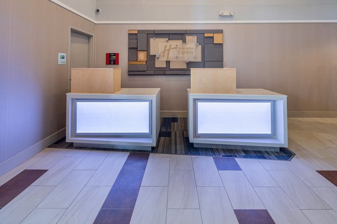 Imagen de los interiores del Hotel Holiday Inn Express Sunnyvale - Silicon Valley, an IHG. Foto 18