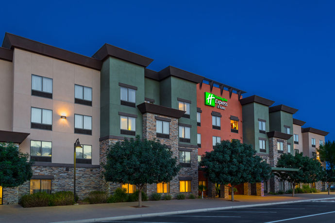 Imagen de los exteriores del Hotel Holiday Inn Express Surprise. Foto 8
