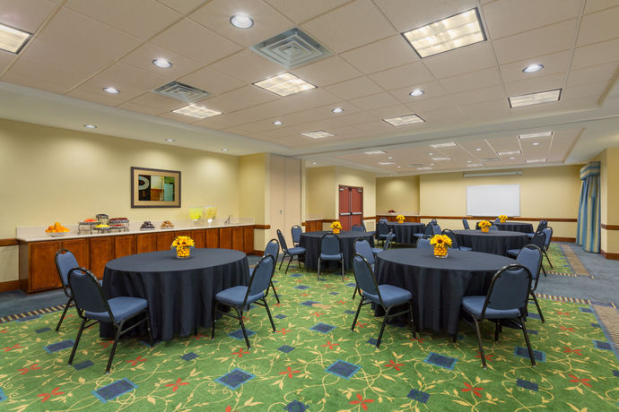Imagen de los interiores del Hotel Holiday Inn Express Surprise. Foto 10