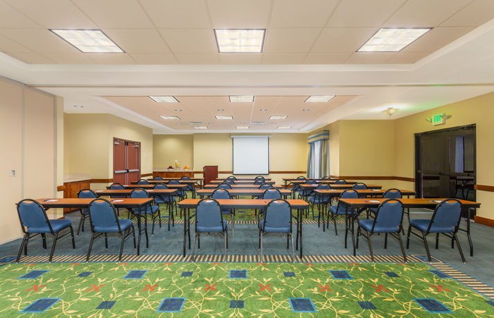 Imagen de los interiores del Hotel Holiday Inn Express Surprise. Foto 12