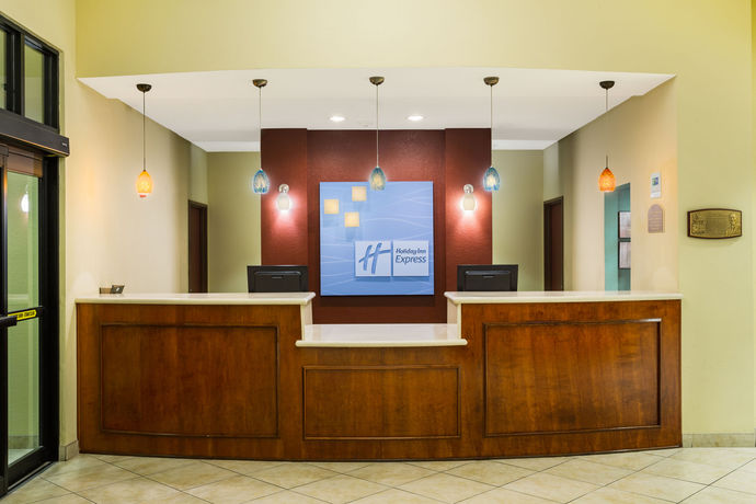 Imagen de los interiores del Hotel Holiday Inn Express Surprise. Foto 13
