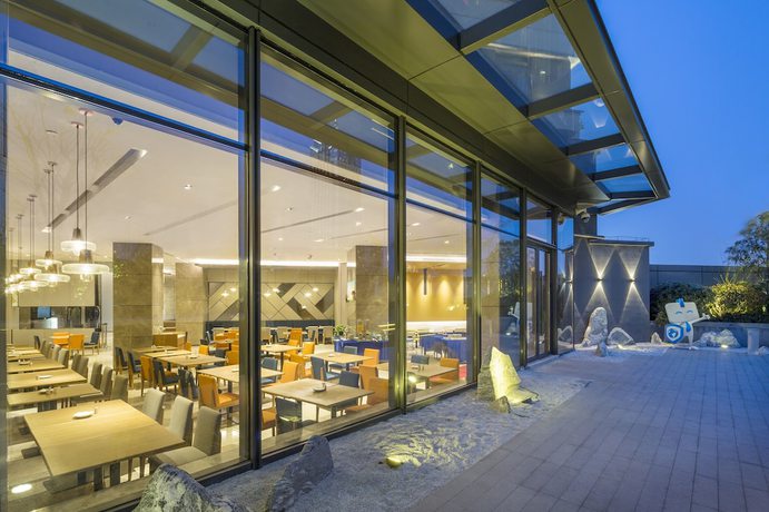 Imagen de la piscina del Hotel Holiday Inn Express Suzhou New District. Foto 20