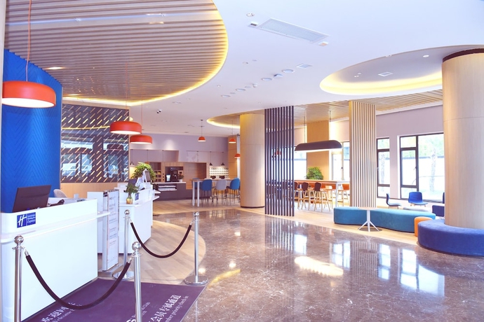 Imagen de los interiores del Hotel Holiday Inn Express Suzhou Zhouzhuang Ancient Town. Foto 17