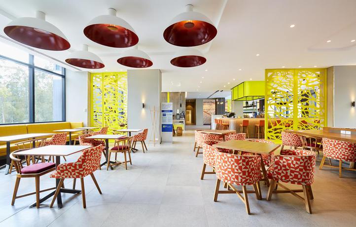 Imagen del bar/restaurante del Hotel Holiday Inn Express Sydney Macquarie Park, An Ihg. Foto 2
